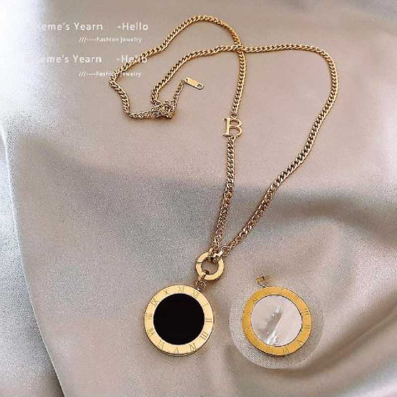 BLACK CIRCLE LOCKET
